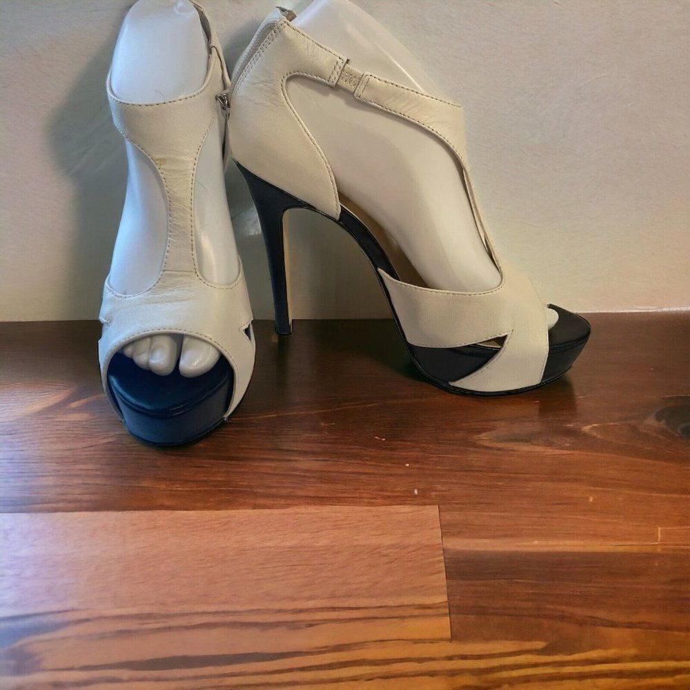 Inc Meldah Marshmellow / Black 6.5 Platform heel shoes